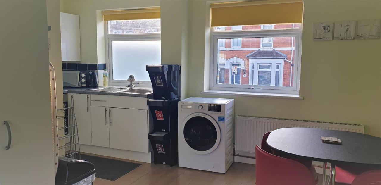 Swindon Old Town Duplex - Entercloud9Sa Apartment Екстериор снимка